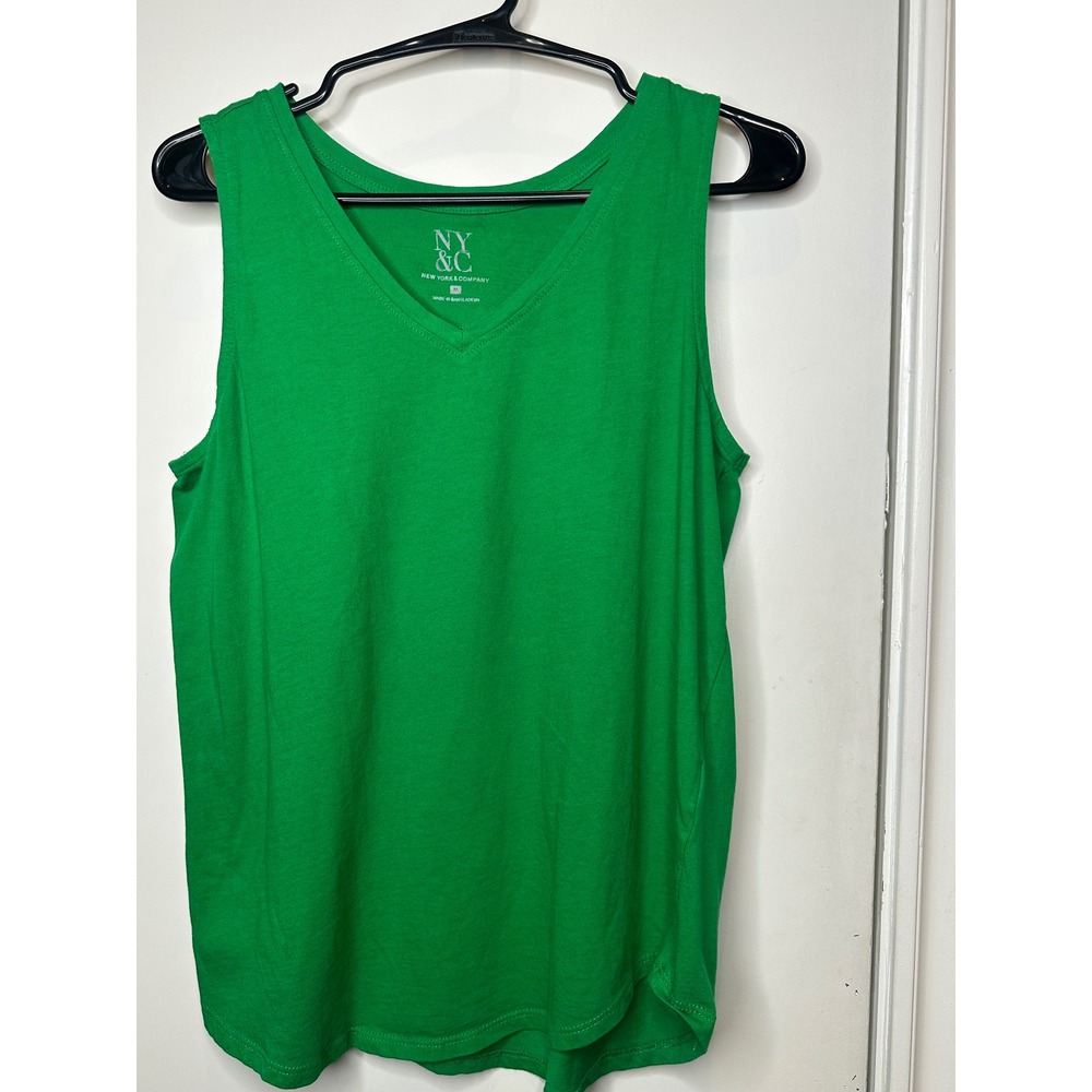 New York & Company Women Green V-Neck Sleeveless Tank Top Size M